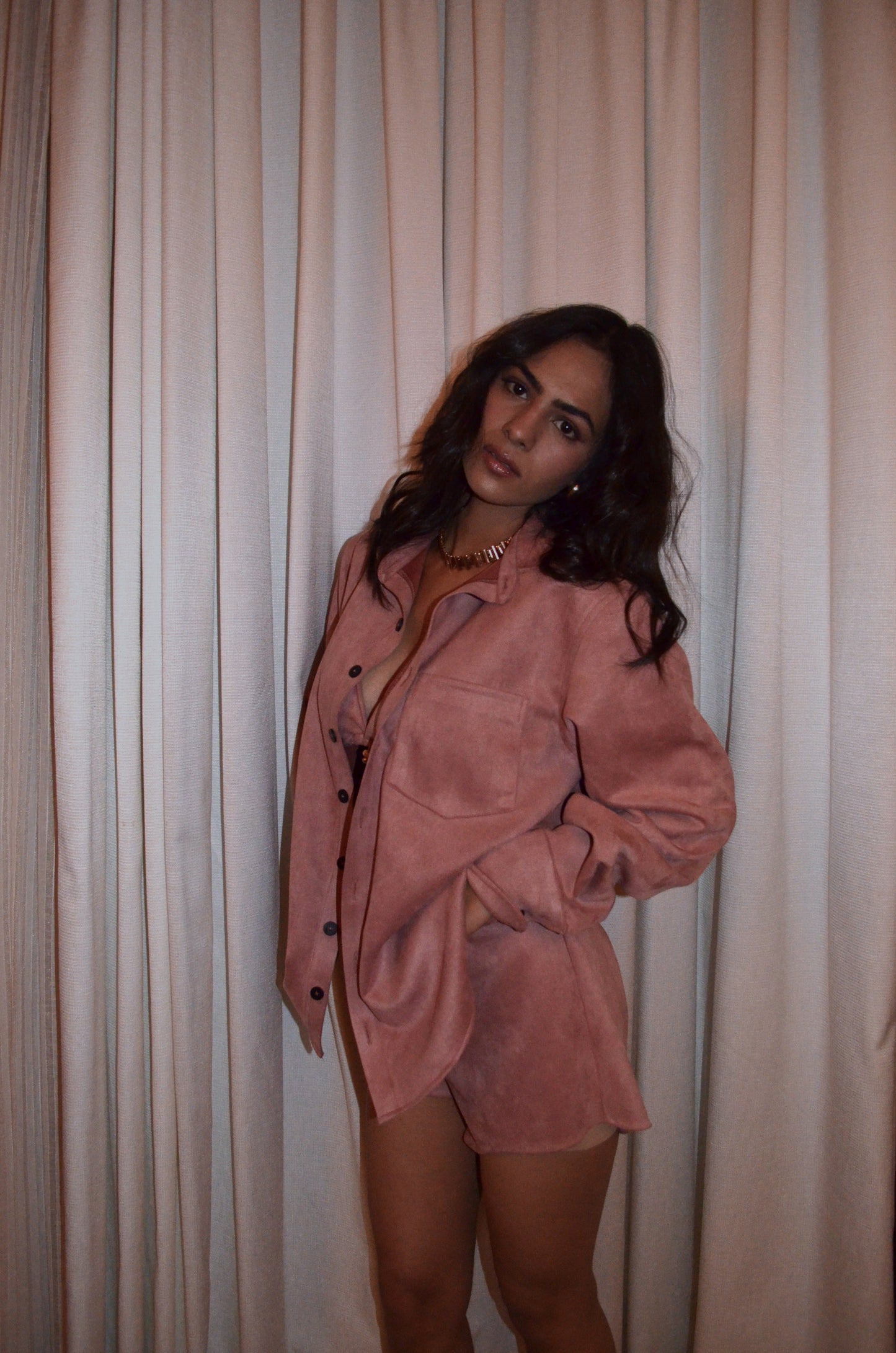 The Jenny - Oversized suede shirt with detachable shoulder pads : Pink